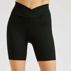 NWOT Year of Ours Black Ribbed V High-Waisted Biker Shorts; Women’s Medium